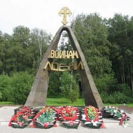 Лобненцы собираются у «Звонницы», чтобы помянуть погибших в «Зимней вишне»
