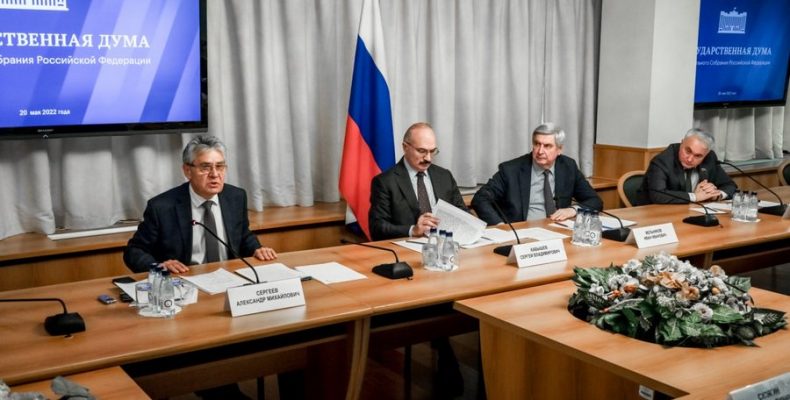 Президент РАН выступил с докладом в Госдуме РФ