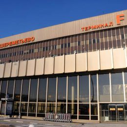 Такси устроили пробку в районе терминалов F и Е аэропорта «Шереметьево»