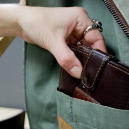 Жительница Лобни задержана за кражу из магазина в Куркино
