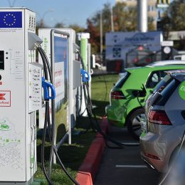В Лобне установят станции для зарядки электротранспорта