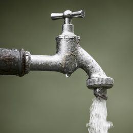 17 февраля промоют водопровод на улице Спортивной