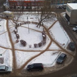 Жители Лобни случайно вытоптали ногами пентаграмму в центре города
