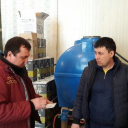 В Лобне 15 нелегалов в бывшем ДК разливали контрафактный алкоголь