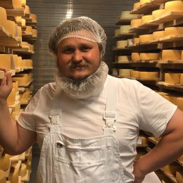 «Будет вкусно и весело!»: Олег Сирота пригласил россиян на Сырный фестиваль под Истрой