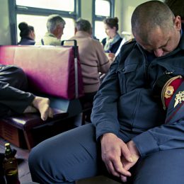 В электричке порезали жителя Лобни