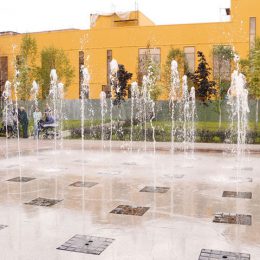 В Лобне испытали первый в городе «сухой» фонтан
