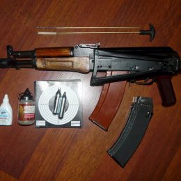Задержанный у детсада в Лобне оказался бомжем с арсеналом пневматического оружия