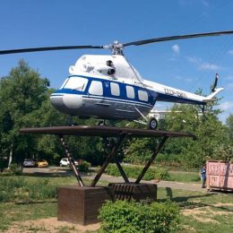 В Лобне установлен макет вертолета Ми-2