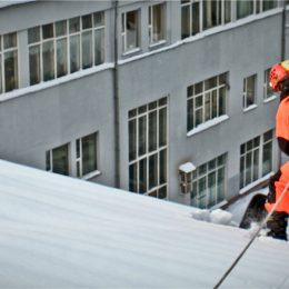 В Лобне пока нет спецбригады по уборке крыш зимой