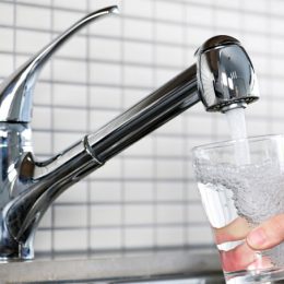 Министерство ЖКХ: вода в Лобне «более-менее нормальная»