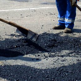 На дорогах Лобни ликвидировано более 800 ям