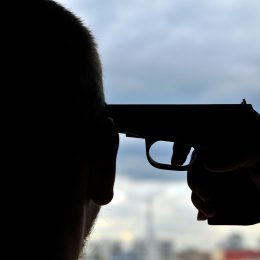 В Лобне из самодельного пистолета застрелился мужчина