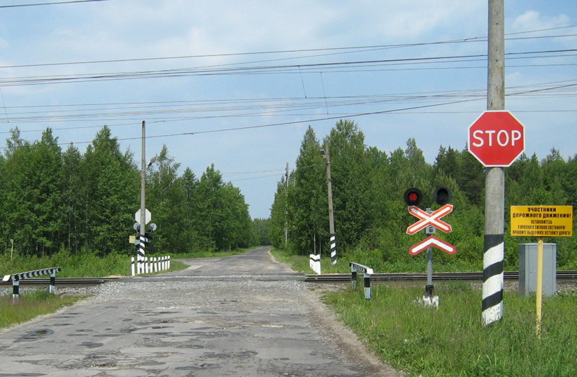 В Темпах электричка протаранила легковушку