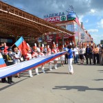 Во дворах всех школ Лобни подняты флаги России, Подмосковья и города