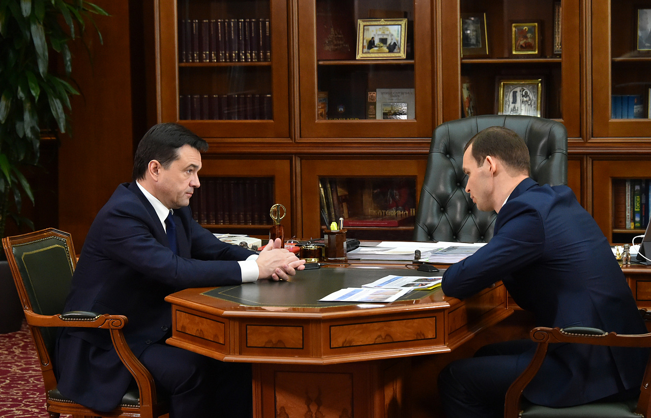 Губернатор провел встречу с Евгением Смышляевым и поговорил с ним о долгах