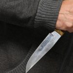 Двое мужчин устроили драку на ножах в лобненском подъезде